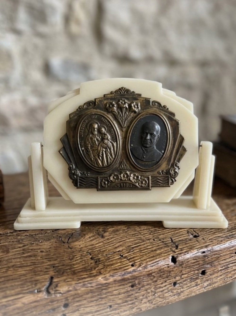 VINTAGE SAINT JOSEPH DU MONT ROYAL & FR ANDRE
Bakelite stand